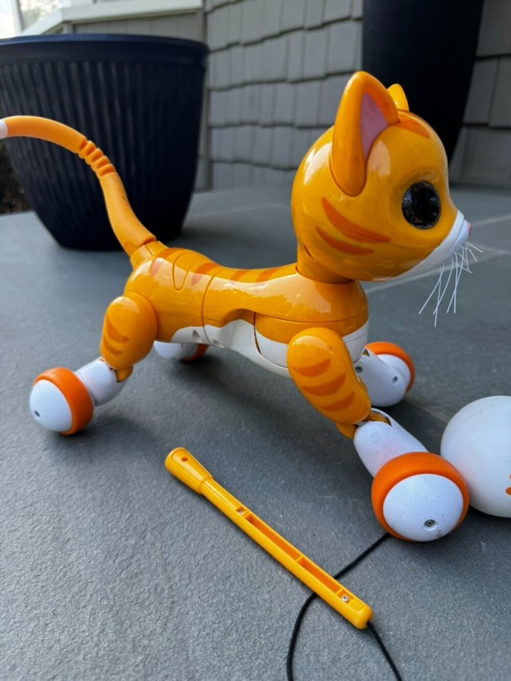 Orange Zoomer Kitty Interactive Robot Cat w/ Ball Accessory  & Charging Cable